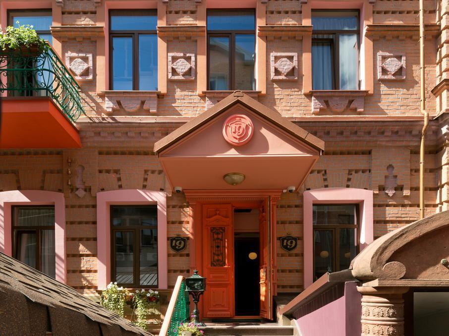 Hotel 19 Charkiv Esterno foto